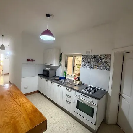 3-bedroom Near Balluta Bay, Apartman